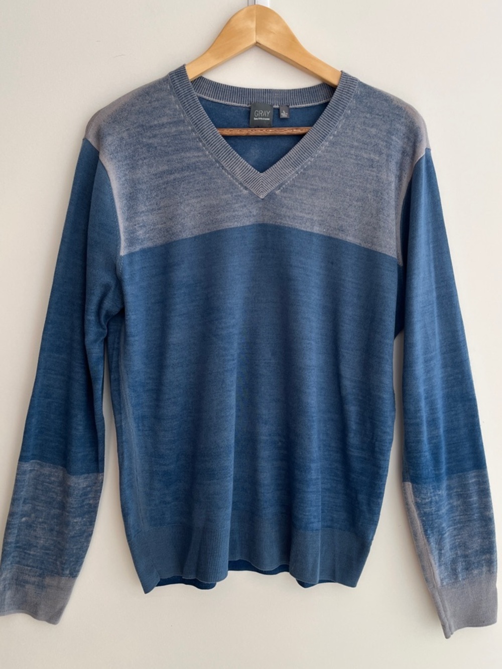 GRAY Saks Fifth Avenue Sweater Lightweight 100% Wool Pullover V Neck Ombre